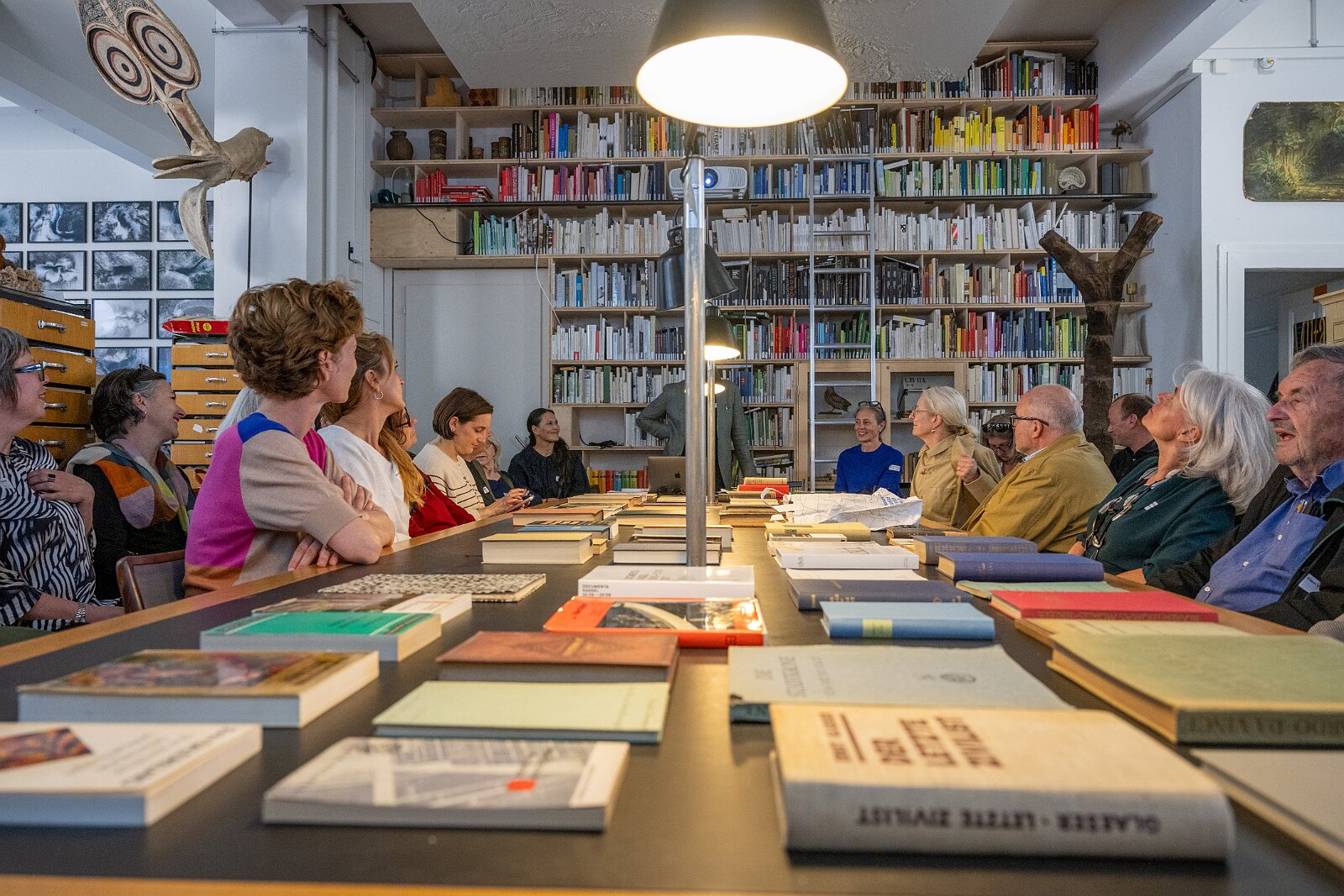 AiI-S Mitgliederversammlung Besichtigung Werk-Bibliothek von Lucius und Annemarie Burckhardt-Wackernagel im Case Studio VOGT, Zürich