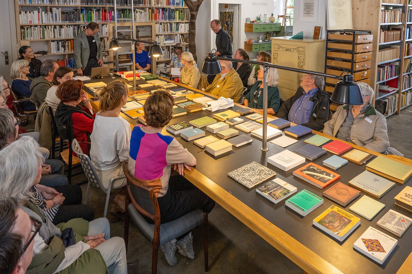 AiI-S Mitgliederversammlung Besichtigung Werk-Bibliothek von Lucius und Annemarie Burckhardt-Wackernagel im Case Studio VOGT, Zürich
