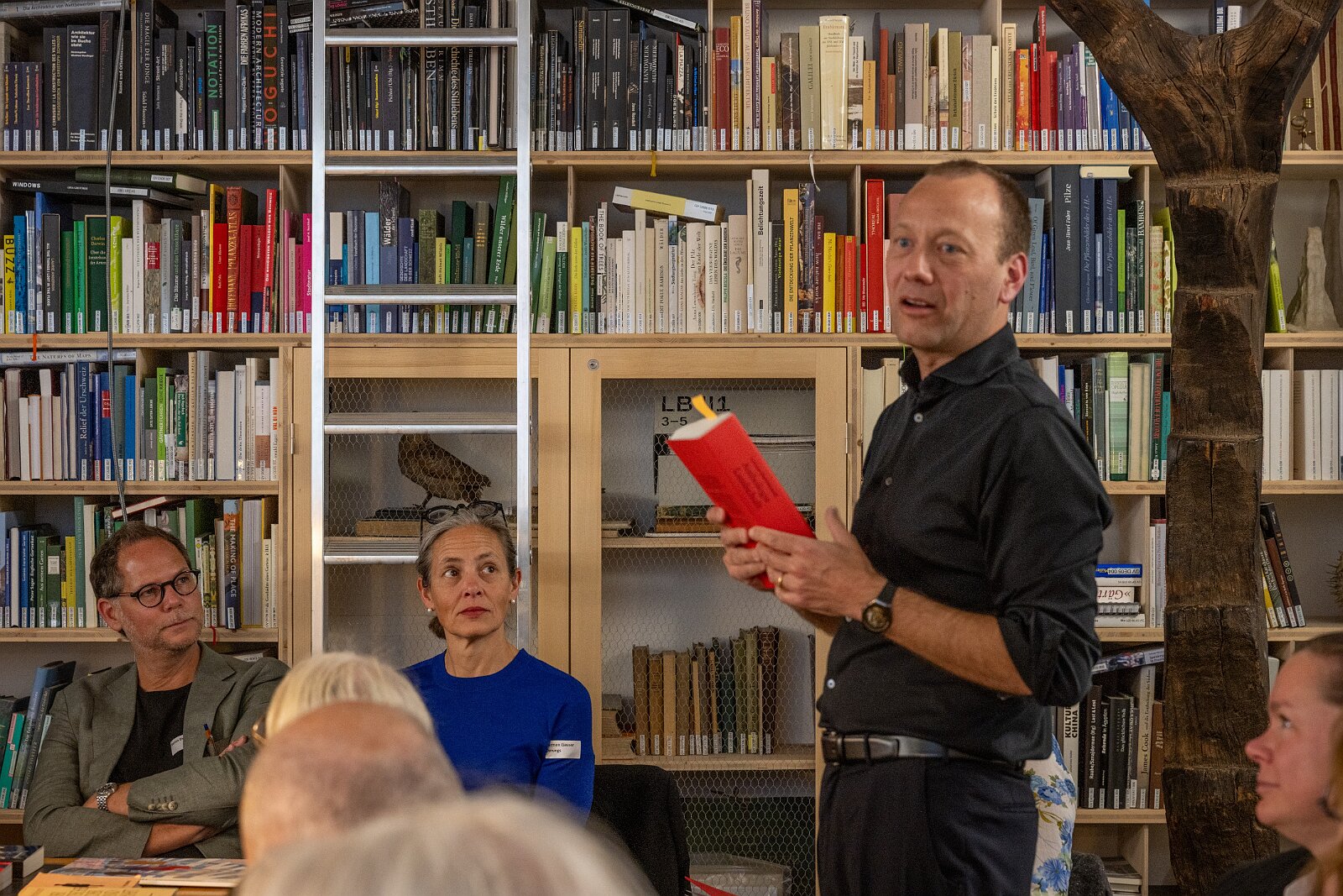 AiI-S Mitgliederversammlung Besichtigung Werk-Bibliothek von Lucius und Annemarie Burckhardt-Wackernagel im Case Studio VOGT, Zürich