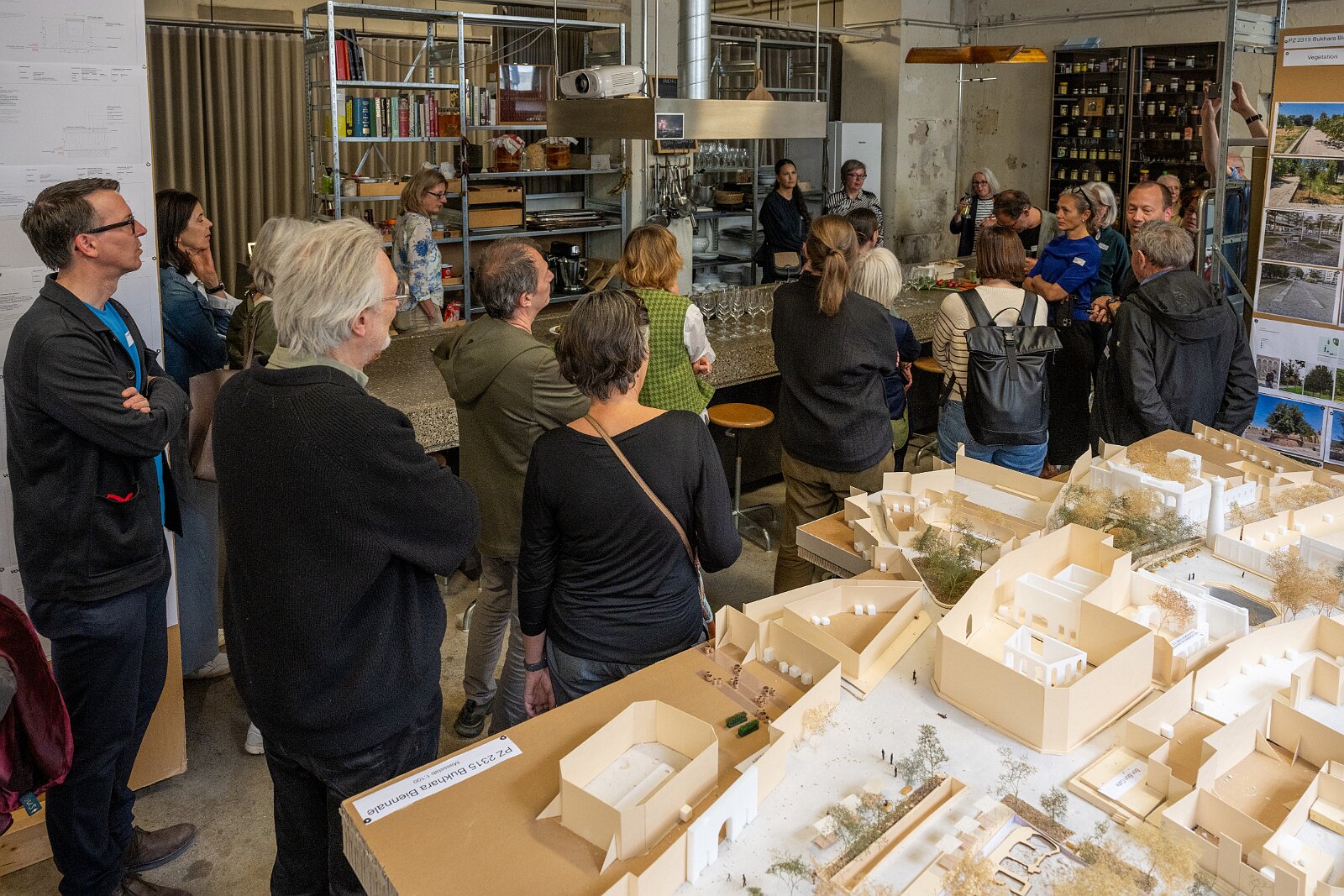 AiI-S Mitgliederversammlung Besichtigung Werk-Bibliothek von Lucius und Annemarie Burckhardt-Wackernagel im Case Studio VOGT, Zürich