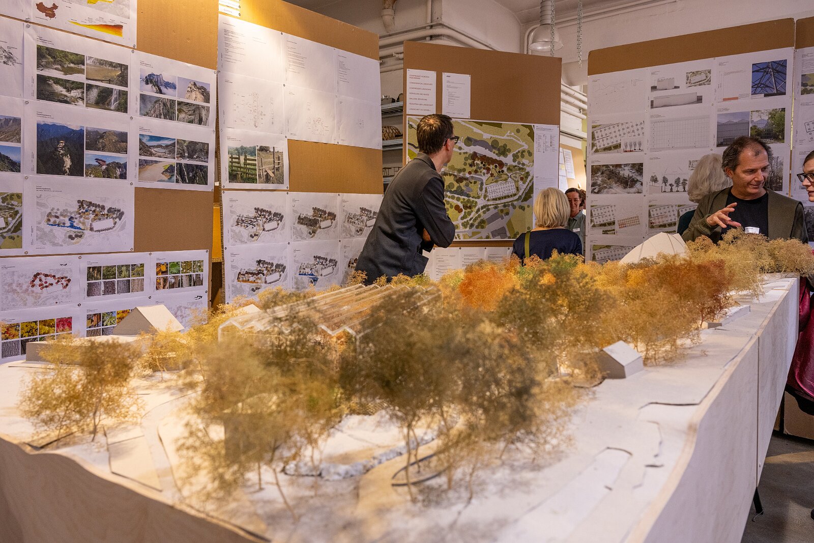 AiI-S Mitgliederversammlung Besichtigung Werk-Bibliothek von Lucius und Annemarie Burckhardt-Wackernagel im Case Studio VOGT, Zürich