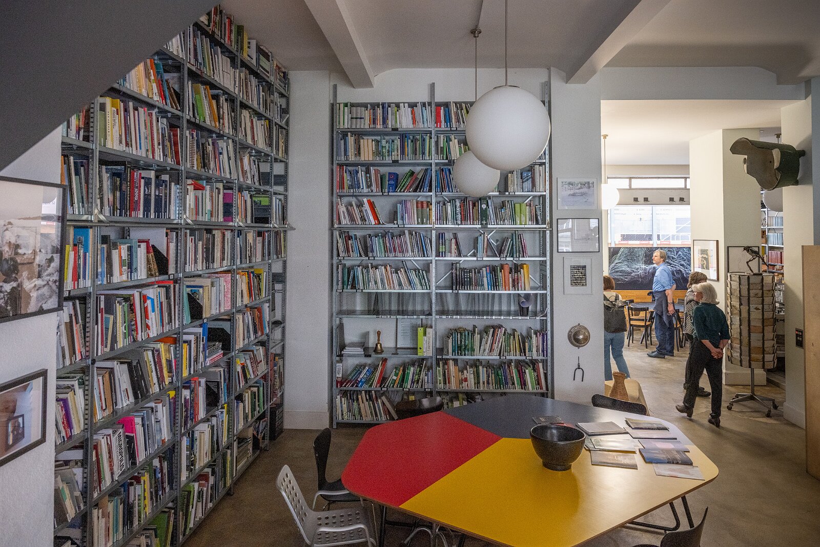 AiI-S Mitgliederversammlung Besichtigung Werk-Bibliothek von Lucius und Annemarie Burckhardt-Wackernagel im Case Studio VOGT, Zürich