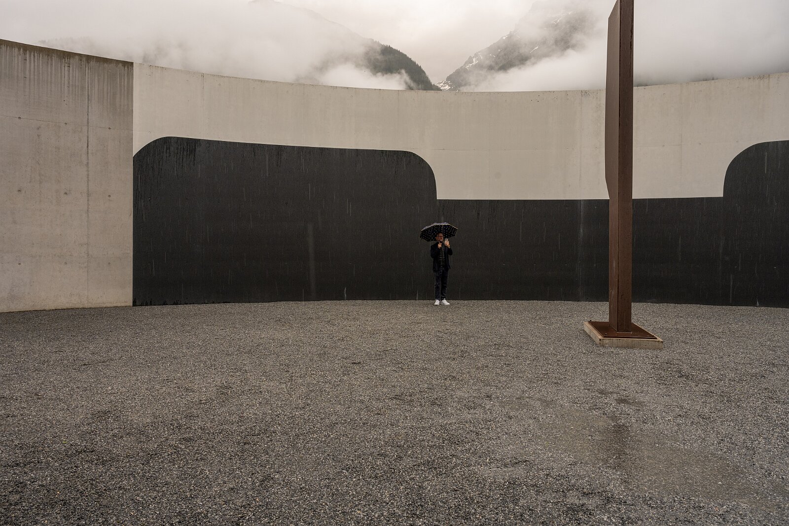 VSI.ASAI. Generalversammlung Flims Besichtigung OGNA von Matias Spescha, Trun. Grösste begehbare Skulptur der Schweiz.