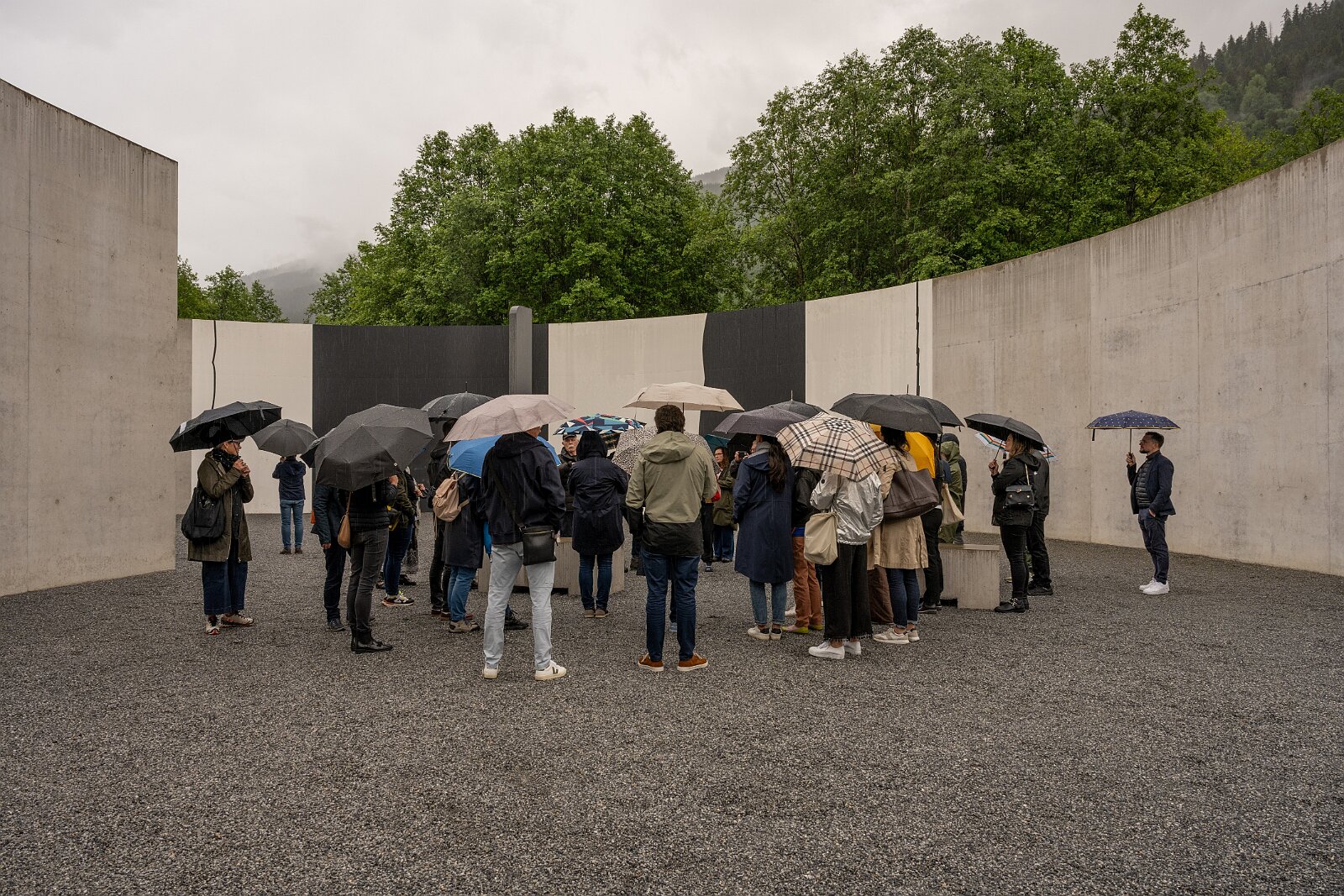 VSI.ASAI. Generalversammlung Flims Besichtigung OGNA von Matias Spescha, Trun. Grösste begehbare Skulptur der Schweiz.
