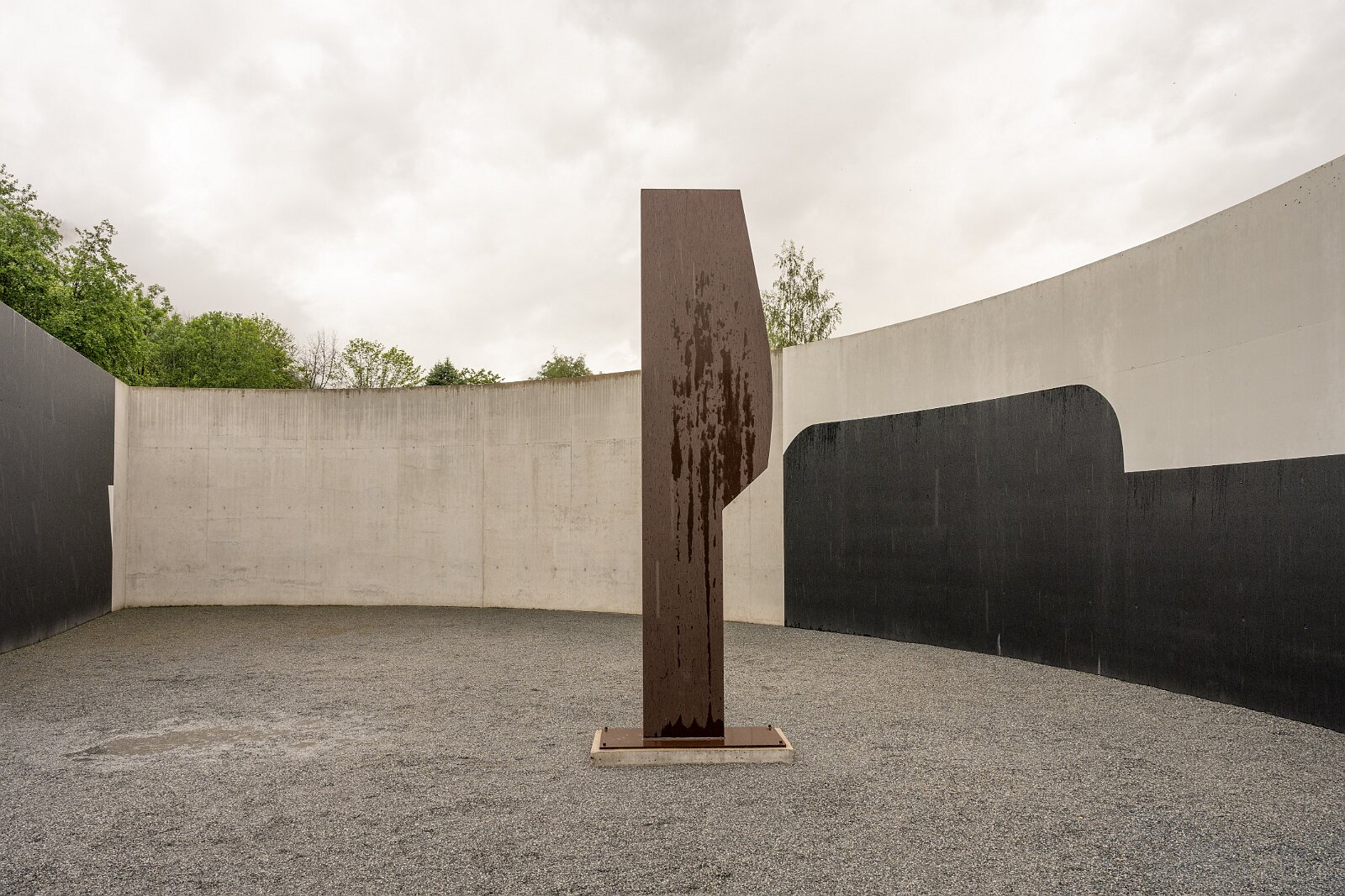 VSI.ASAI. Generalversammlung Flims Besichtigung OGNA von Matias Spescha, Trun. Grösste begehbare Skulptur der Schweiz.