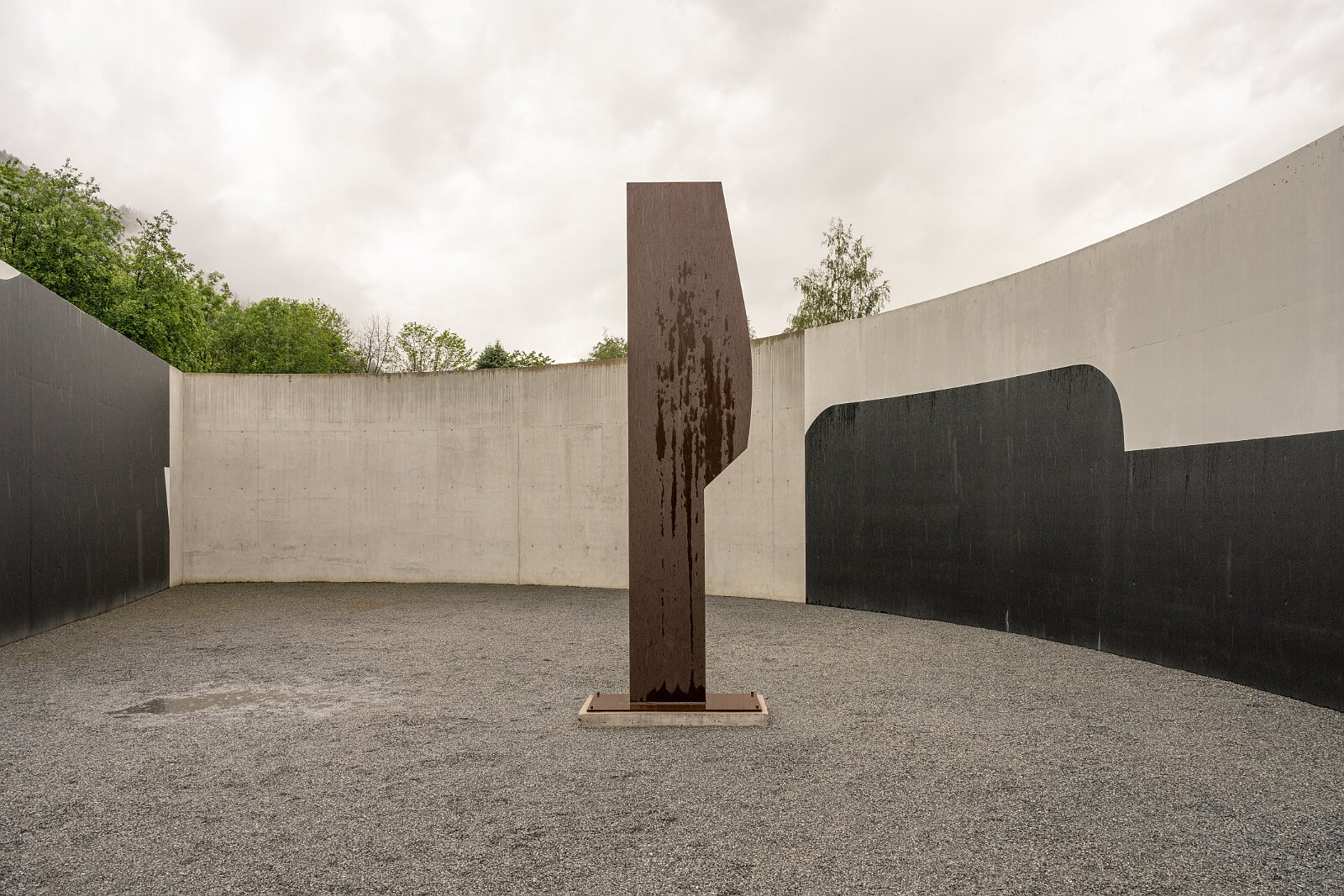 VSI.ASAI. Generalversammlung Flims Besichtigung OGNA von Matias Spescha, Trun. Grösste begehbare Skulptur der Schweiz.