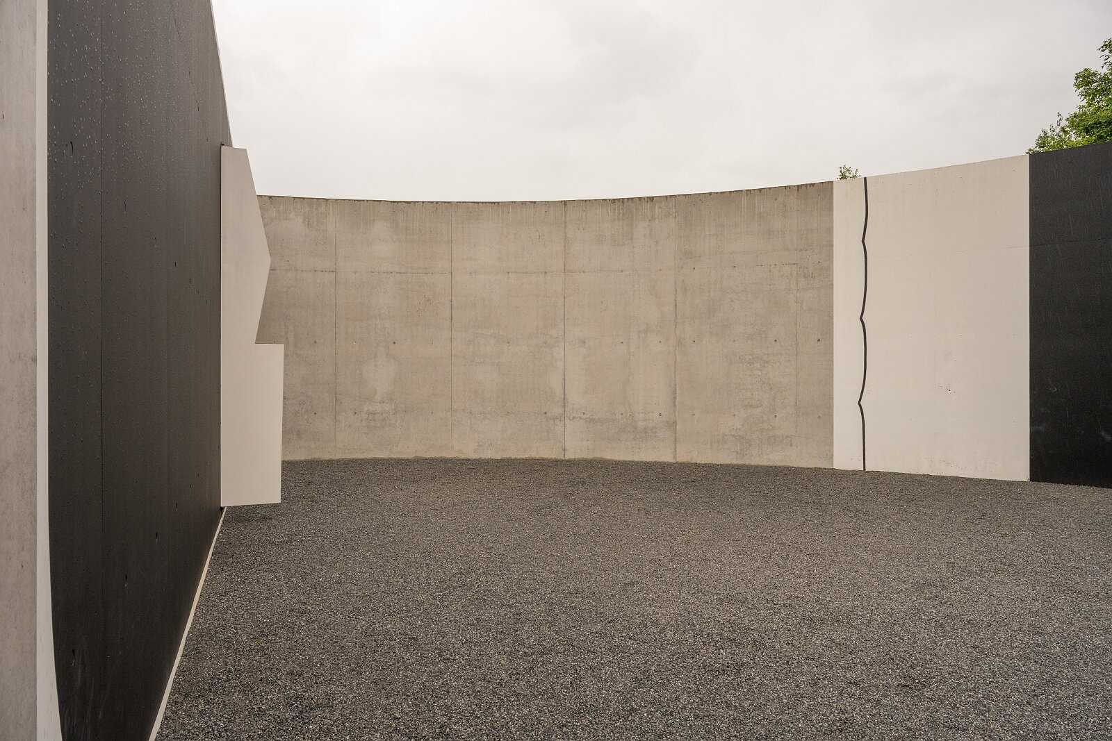 VSI.ASAI. Generalversammlung Flims Besichtigung OGNA von Matias Spescha, Trun. Grösste begehbare Skulptur der Schweiz.