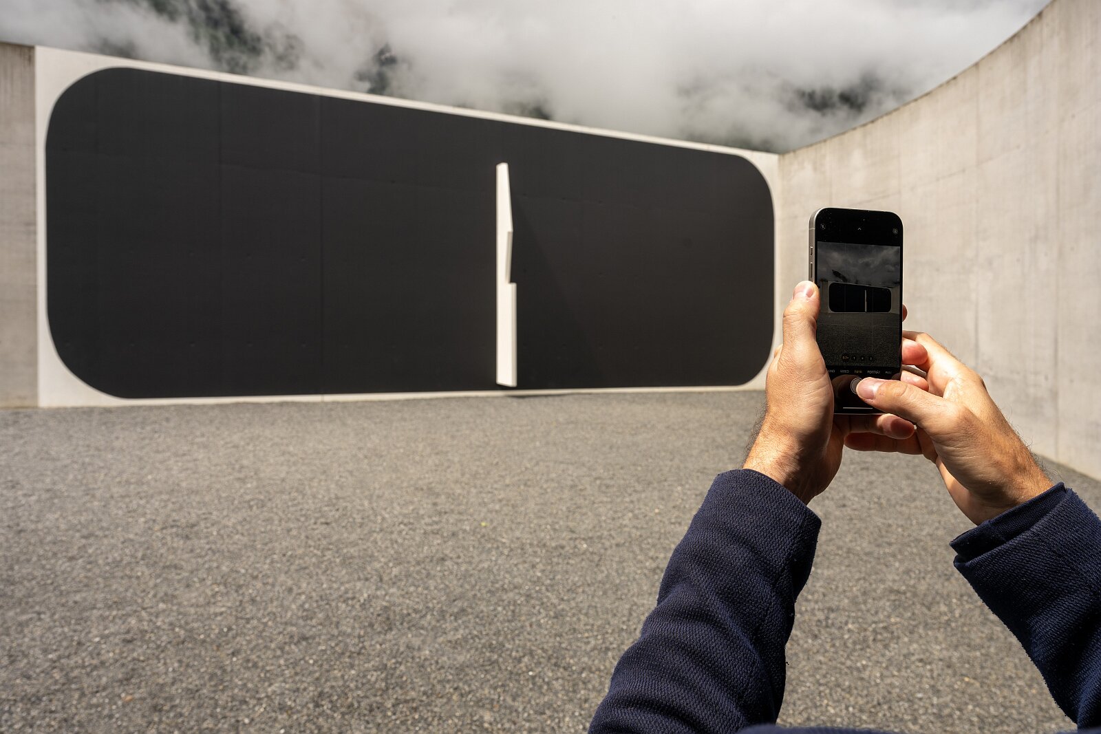VSI.ASAI. Generalversammlung Flims Besichtigung OGNA von Matias Spescha, Trun. Grösste begehbare Skulptur der Schweiz.
