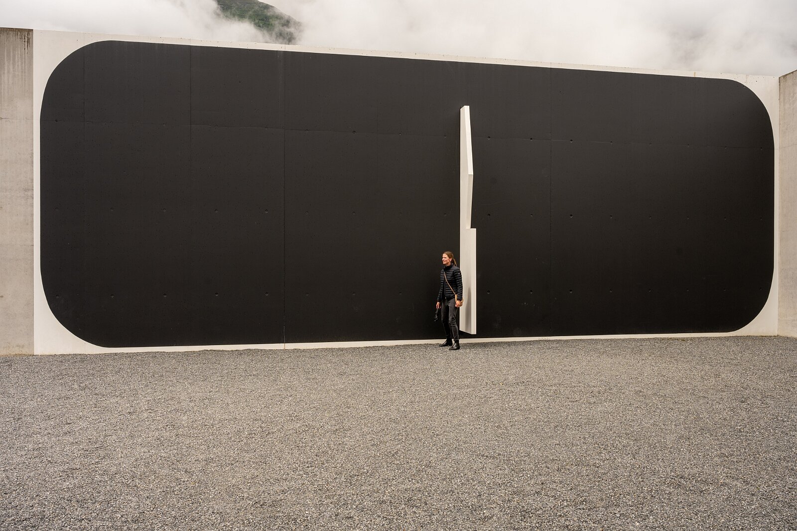 VSI.ASAI. Generalversammlung Flims Besichtigung OGNA von Matias Spescha, Trun. Grösste begehbare Skulptur der Schweiz.