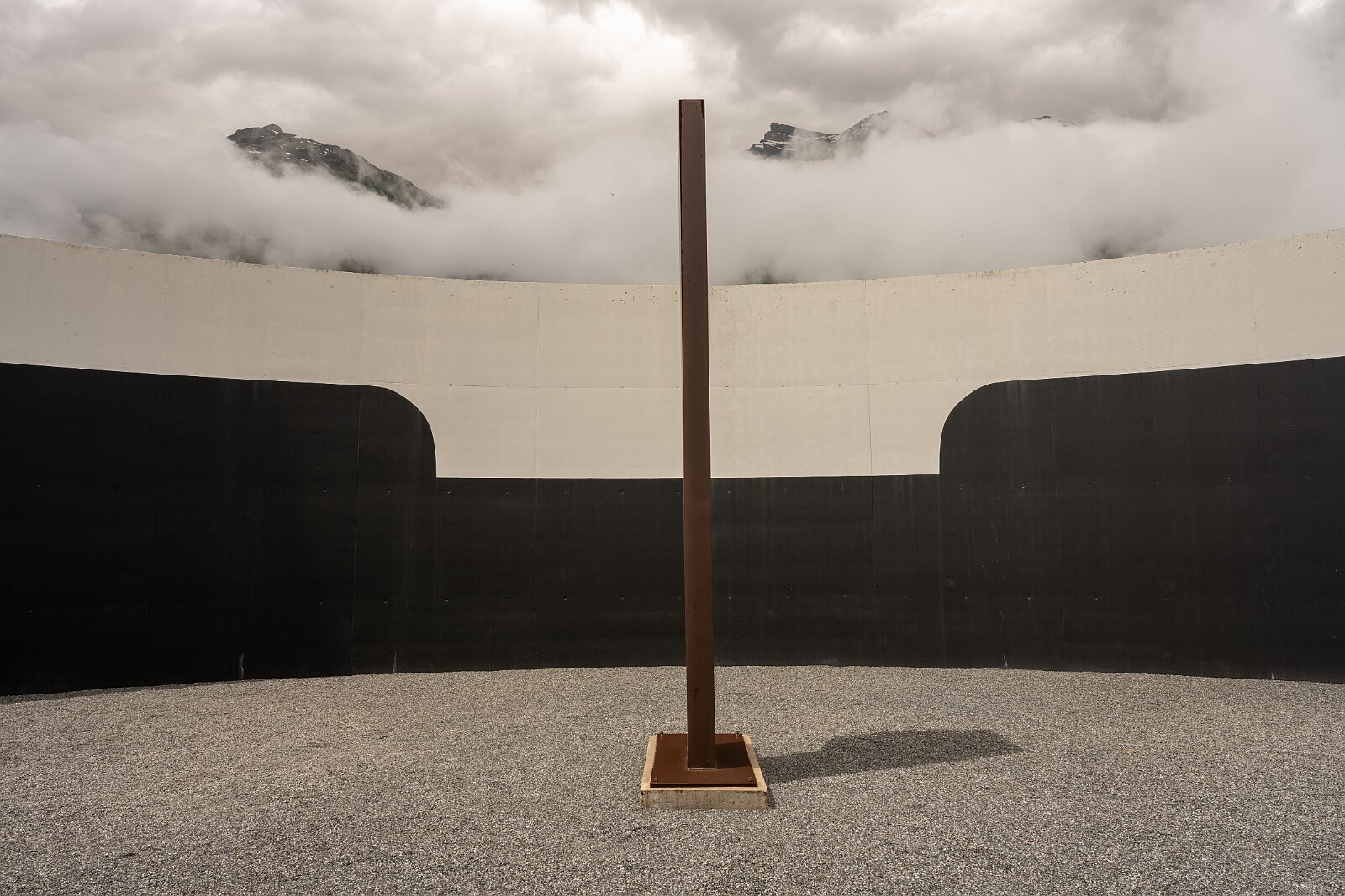 VSI.ASAI. Generalversammlung Flims Besichtigung OGNA von Matias Spescha, Trun. Grösste begehbare Skulptur der Schweiz.