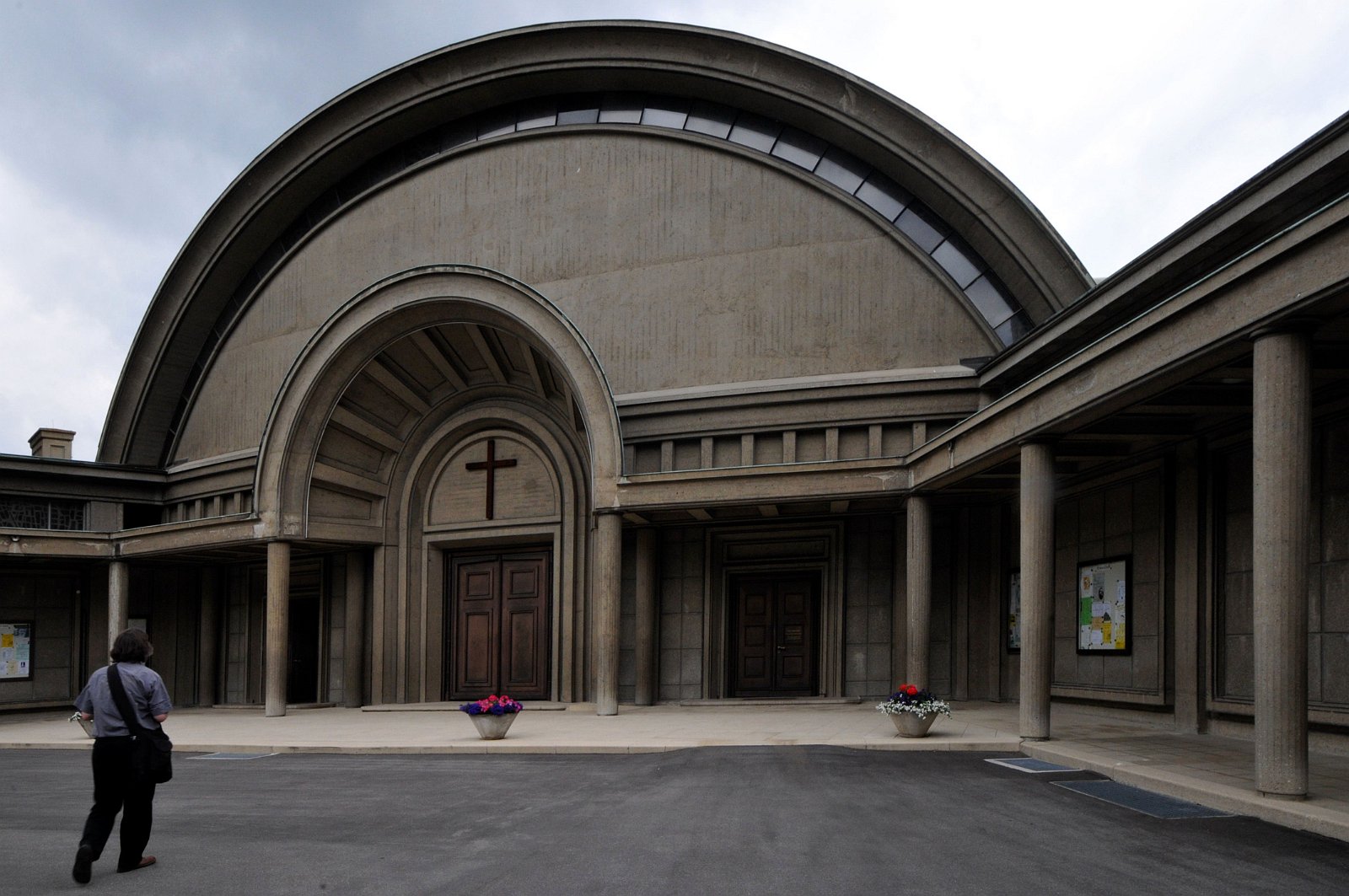 VSI.ASAI. - 67. Generalversammlung in Fribourg Spaziergang durch das Pérolles-Quartier unter der Führung von Robert Walker, Architekt und Architekturhistoriker (Er ist auch der Erfinder der Foto-Viewer Idee von Fribourg). War ein tolles Erlebnis wie man mit einfachen Mittel darstellen kann, wie sich ein Stadt der Zeit anpasst.