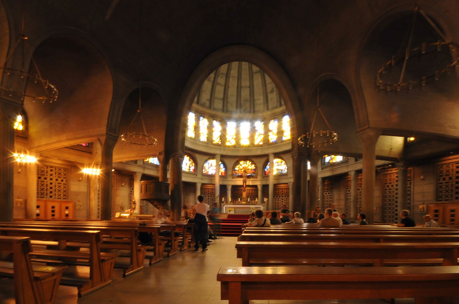 VSI.ASAI. - 67. Generalversammlung in Fribourg Spaziergang durch das Pérolles-Quartier unter der Führung von Robert Walker, Architekt und Architekturhistoriker (Er ist auch der Erfinder der Foto-Viewer Idee von Fribourg). War ein tolles Erlebnis wie man mit einfachen Mittel darstellen kann, wie sich ein Stadt der Zeit anpasst.