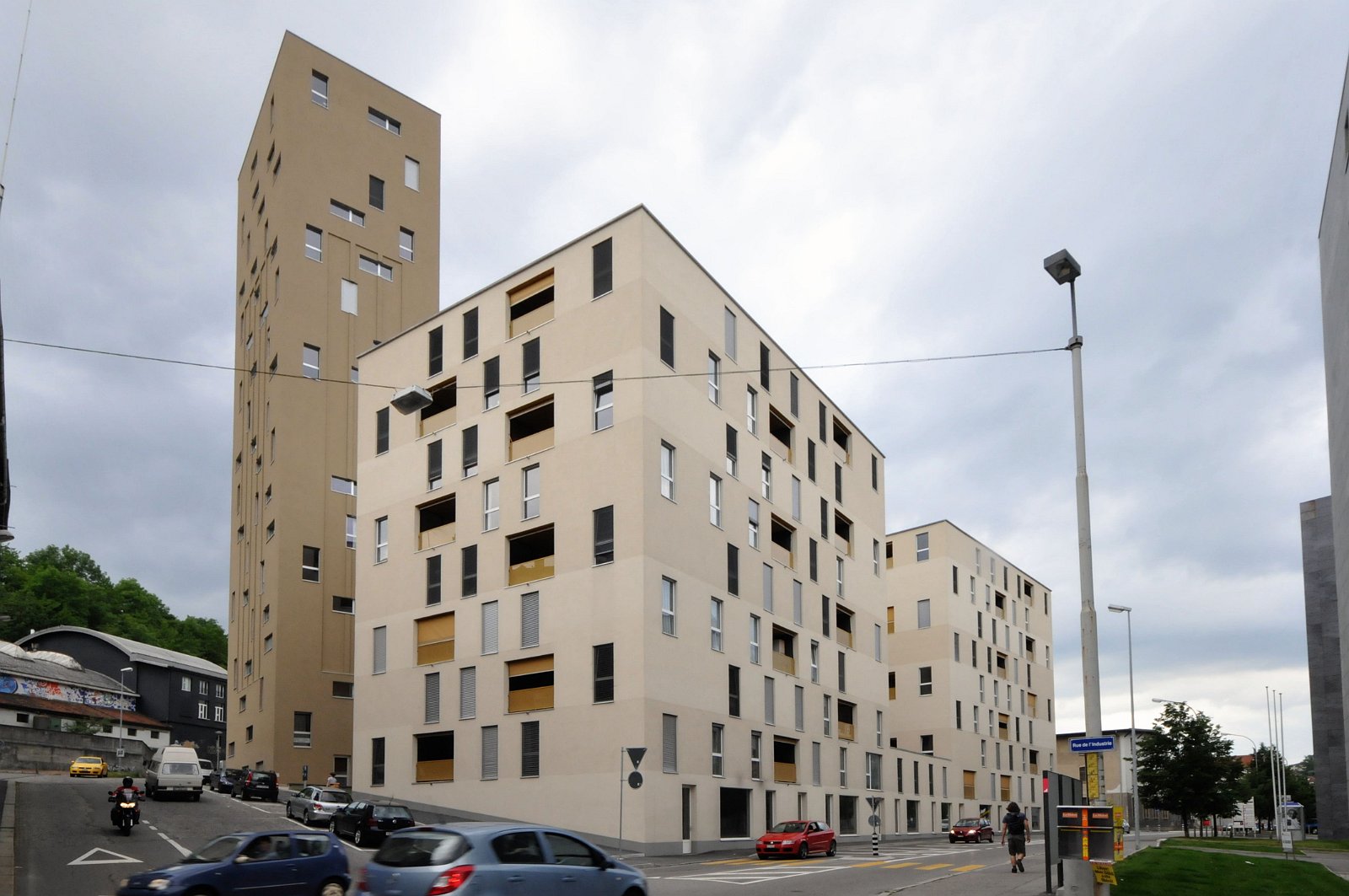 VSI.ASAI. - 67. Generalversammlung in Fribourg Spaziergang durch das Pérolles-Quartier unter der Führung von Robert Walker, Architekt und Architekturhistoriker (Er ist auch der Erfinder der Foto-Viewer Idee von Fribourg). War ein tolles Erlebnis wie man mit einfachen Mittel darstellen kann, wie sich ein Stadt der Zeit anpasst.