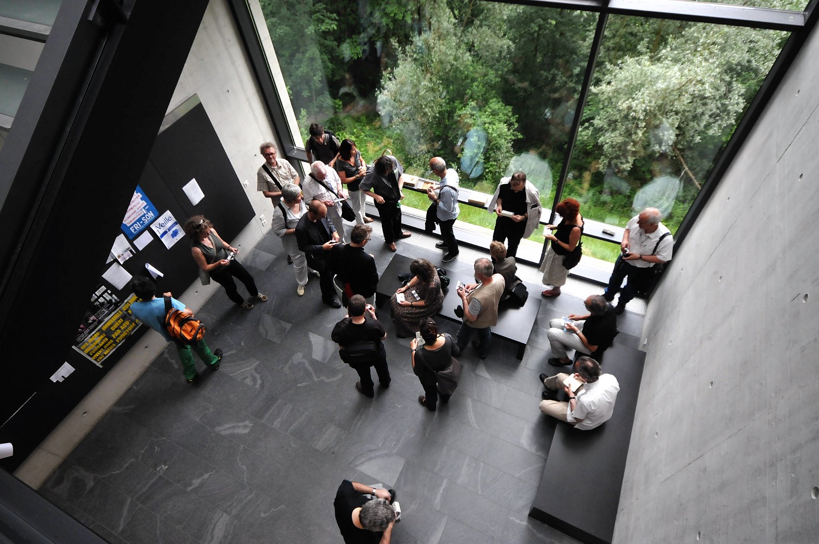 VSI.ASAI. - 67. Generalversammlung in Fribourg Spaziergang durch das Pérolles-Quartier unter der Führung von Robert Walker, Architekt und Architekturhistoriker (Er ist auch der Erfinder der Foto-Viewer Idee von Fribourg). War ein tolles Erlebnis wie man mit einfachen Mittel darstellen kann, wie sich ein Stadt der Zeit anpasst.