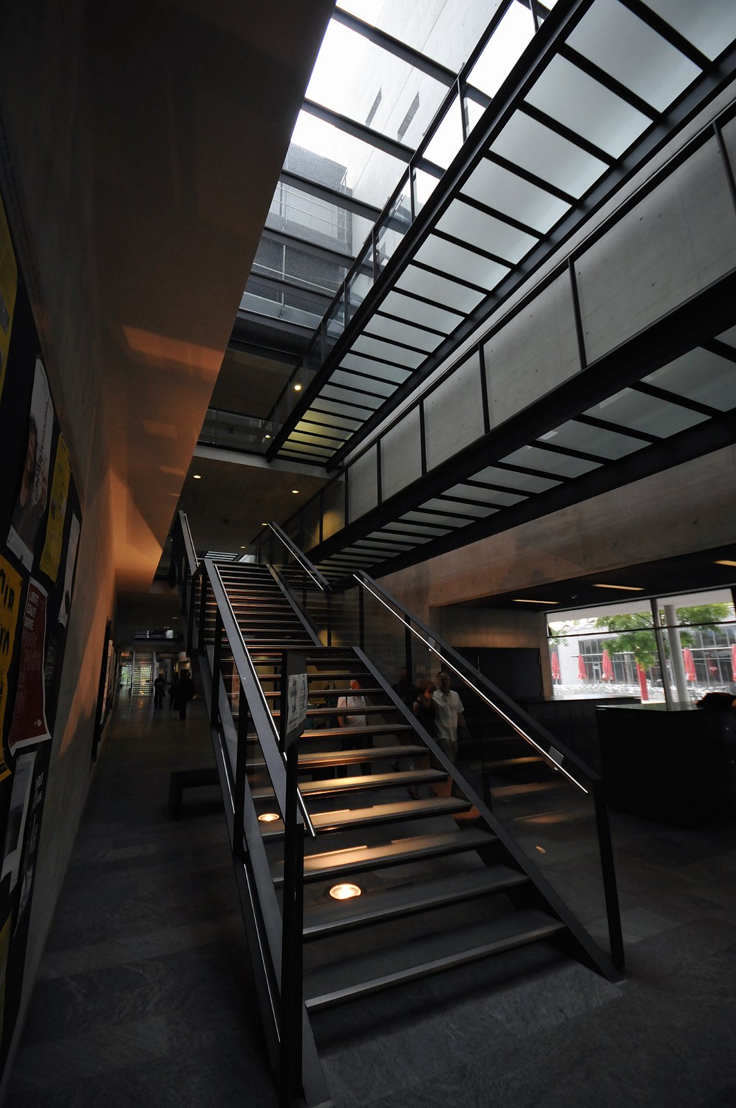 VSI.ASAI. - 67. Generalversammlung in Fribourg Spaziergang durch das Pérolles-Quartier unter der Führung von Robert Walker, Architekt und Architekturhistoriker (Er ist auch der Erfinder der Foto-Viewer Idee von Fribourg). War ein tolles Erlebnis wie man mit einfachen Mittel darstellen kann, wie sich ein Stadt der Zeit anpasst.