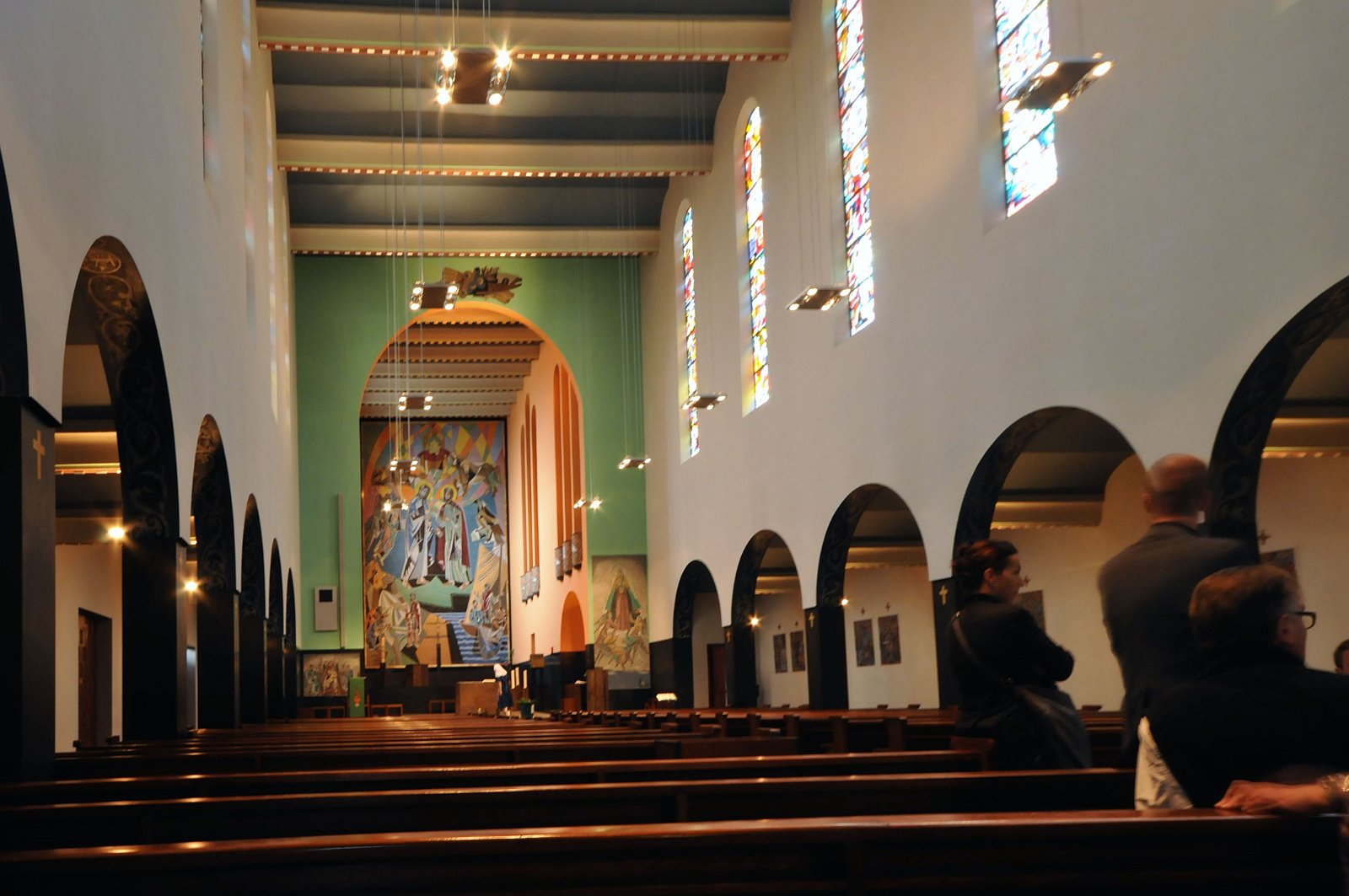 VSI.ASAI. - 67. Generalversammlung in Fribourg Unter Führung von Architekt J.M. Ruffieux erleben wir die St. Pierre Kirche.