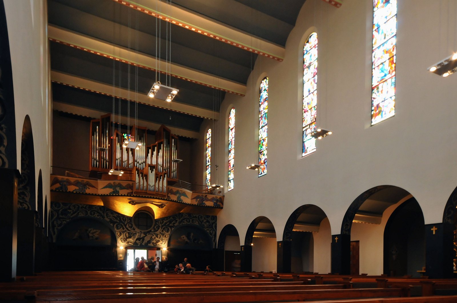 VSI.ASAI. - 67. Generalversammlung in Fribourg Unter Führung von Architekt J.M. Ruffieux erleben wir die St. Pierre Kirche.