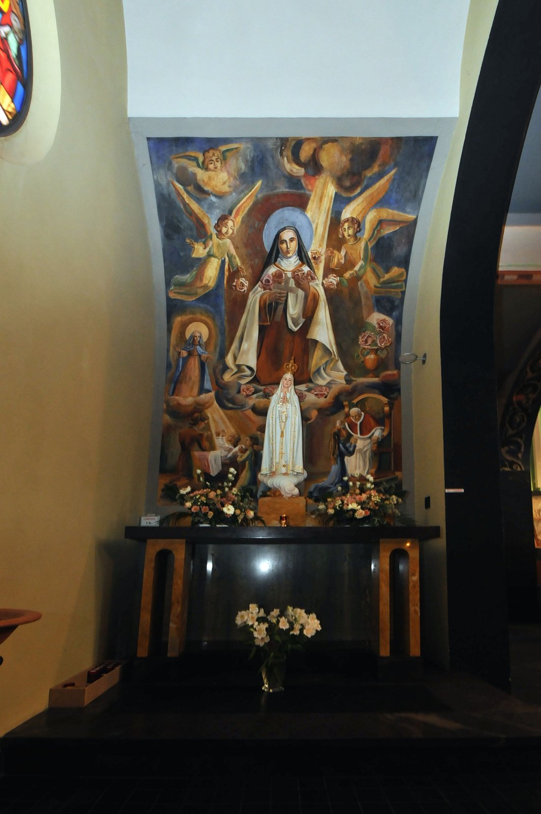 VSI.ASAI. - 67. Generalversammlung in Fribourg Unter Führung von Architekt J.M. Ruffieux erleben wir die St. Pierre Kirche.