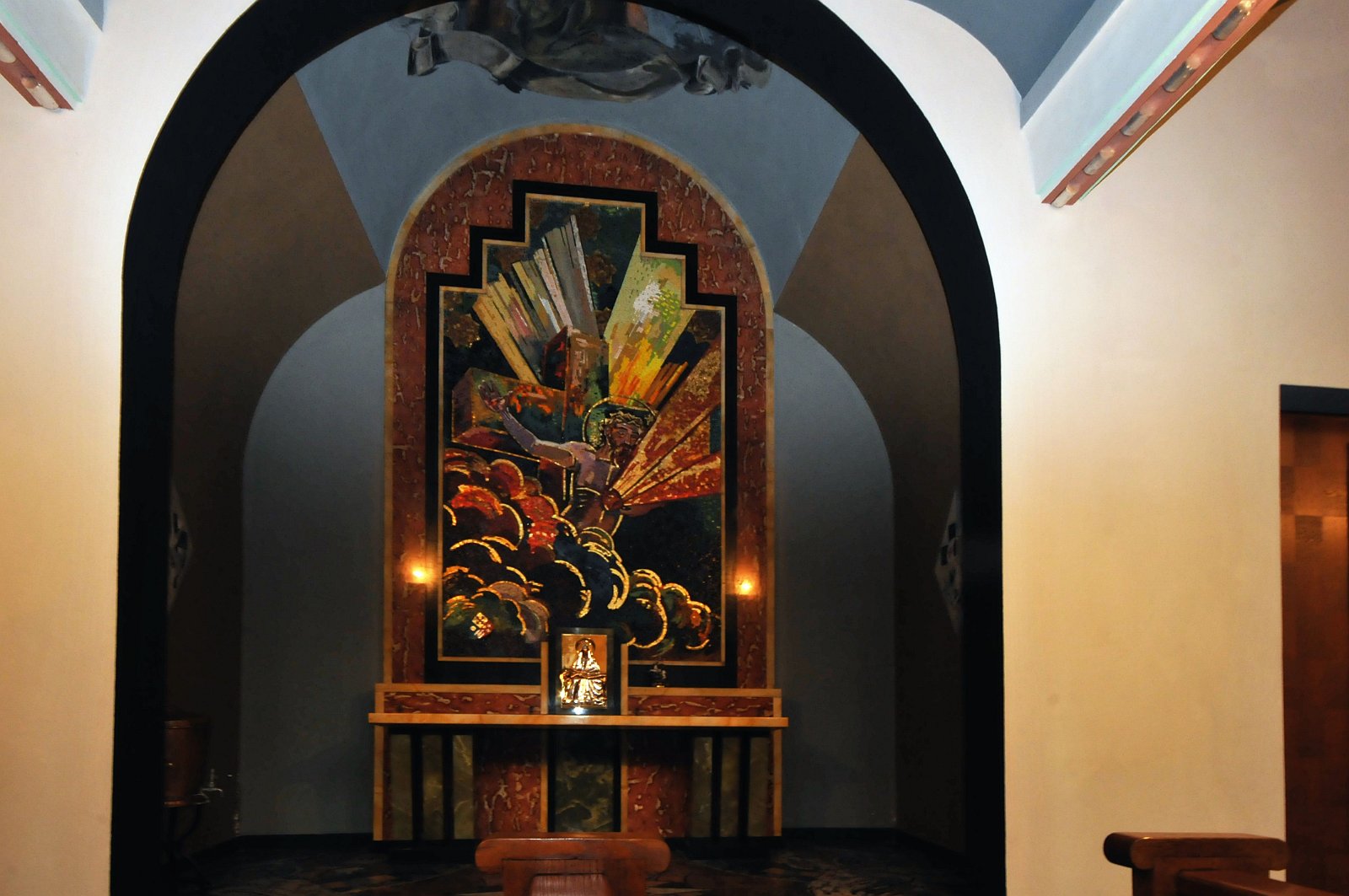 VSI.ASAI. - 67. Generalversammlung in Fribourg Unter Führung von Architekt J.M. Ruffieux erleben wir die St. Pierre Kirche.