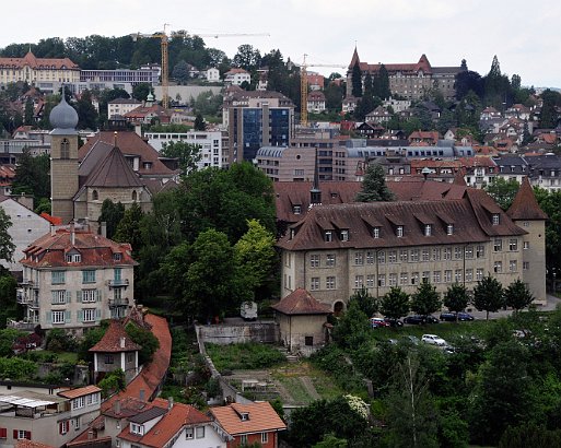 VSI.ASAI. - 67. Generalversammlung in Fribourg Rundum Aussicht nach einem Wendeltreppenaufstieg auf dem Turm der Kathedrale auf die Stadt Fribourg.