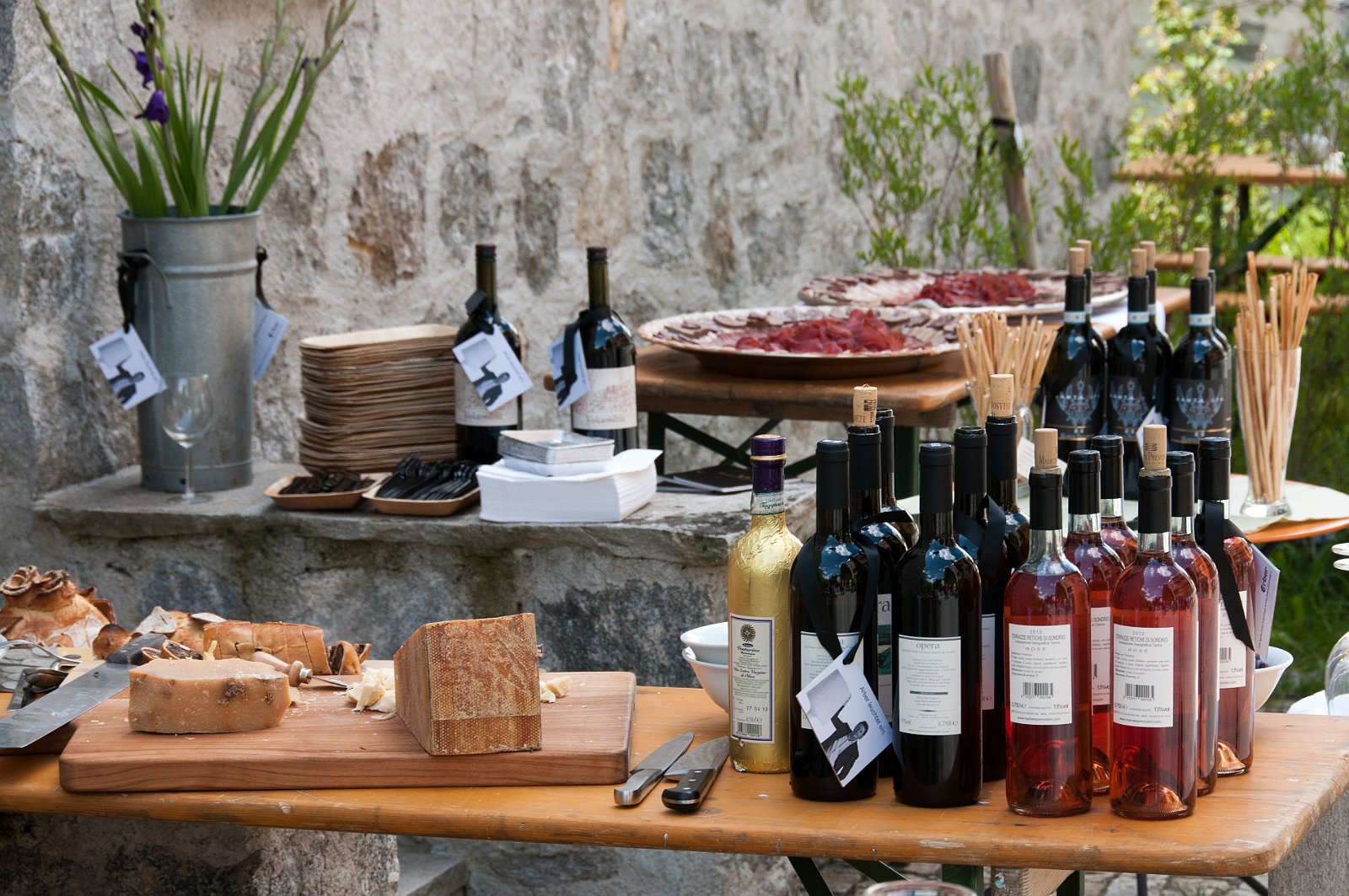 VSI.ASAI GV 28./29. Juni 2013 Reichhaltiges Buffet mit Nahrungsmittel aus der direkten Umgebung. Organisiert und offeriert von Sabine Dreher und Matthias Buser. Herzlichen Dank an die Gönner.