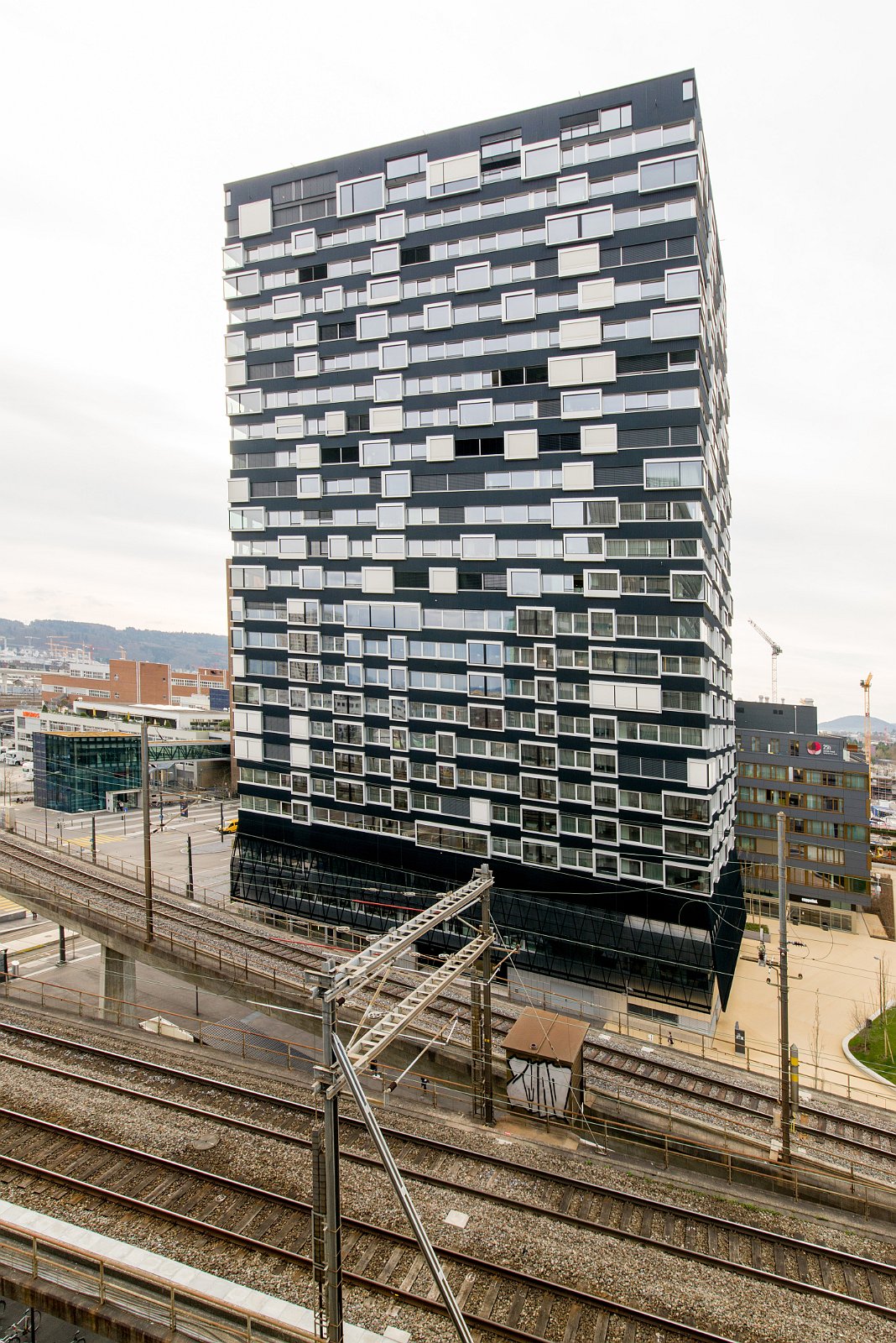 Hochhaus und Hotel in Zürich Besichtigung Toni-Areal Zürich. Zürcher Hochschule der Künste. www.zhdk.ch
