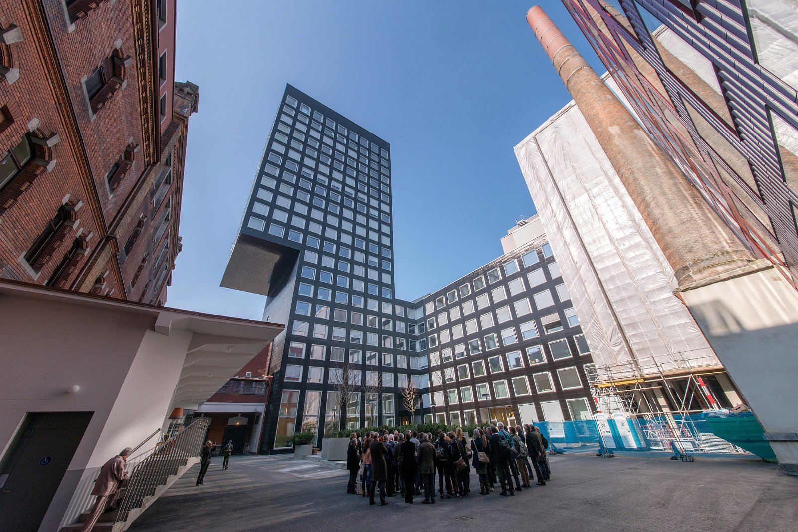 VSI.ASAI | Rundgang im Löwenbräu-Areal Zürich Rundgang und Führung im Löwenbräu-Areal Zürich. Führung durch Stephan Hürlemann, Partner Studio Hannes Wettstein AG und Volker Mencke, Projektleiter Gigon/Guyer Architekten.