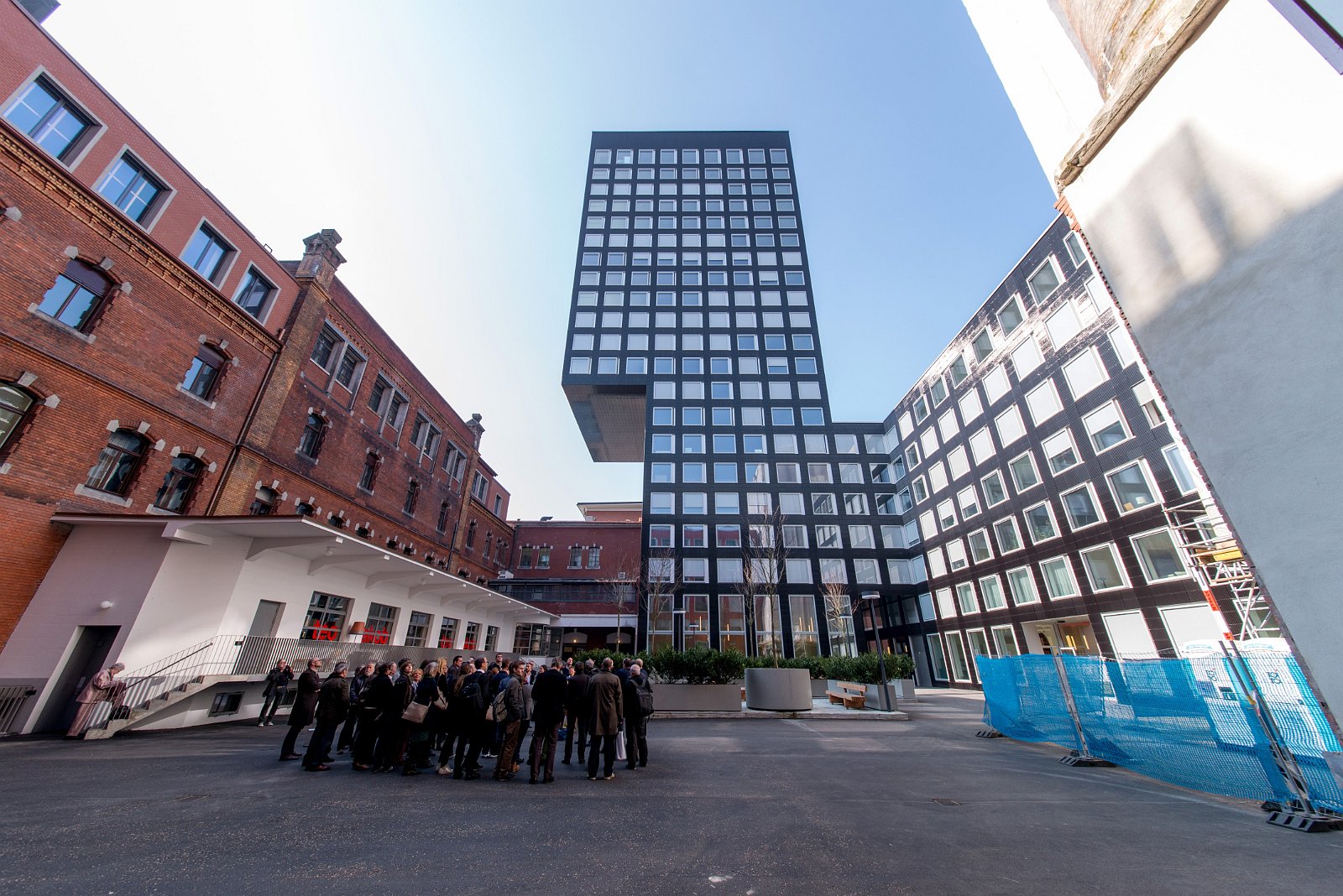 VSI.ASAI | Rundgang im Löwenbräu-Areal Zürich Rundgang und Führung im Löwenbräu-Areal Zürich. Führung durch Stephan Hürlemann, Partner Studio Hannes Wettstein AG und Volker Mencke, Projektleiter Gigon/Guyer Architekten.