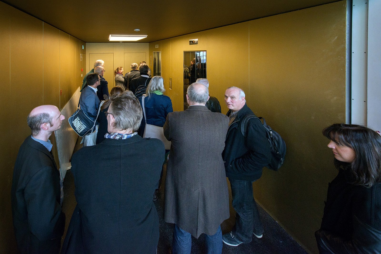 VSI.ASAI | Rundgang im Löwenbräu-Areal Zürich Rundgang und Führung im Löwenbräu-Areal Zürich. Führung durch Stephan Hürlemann, Partner Studio Hannes Wettstein AG und Volker Mencke, Projektleiter Gigon/Guyer Architekten.