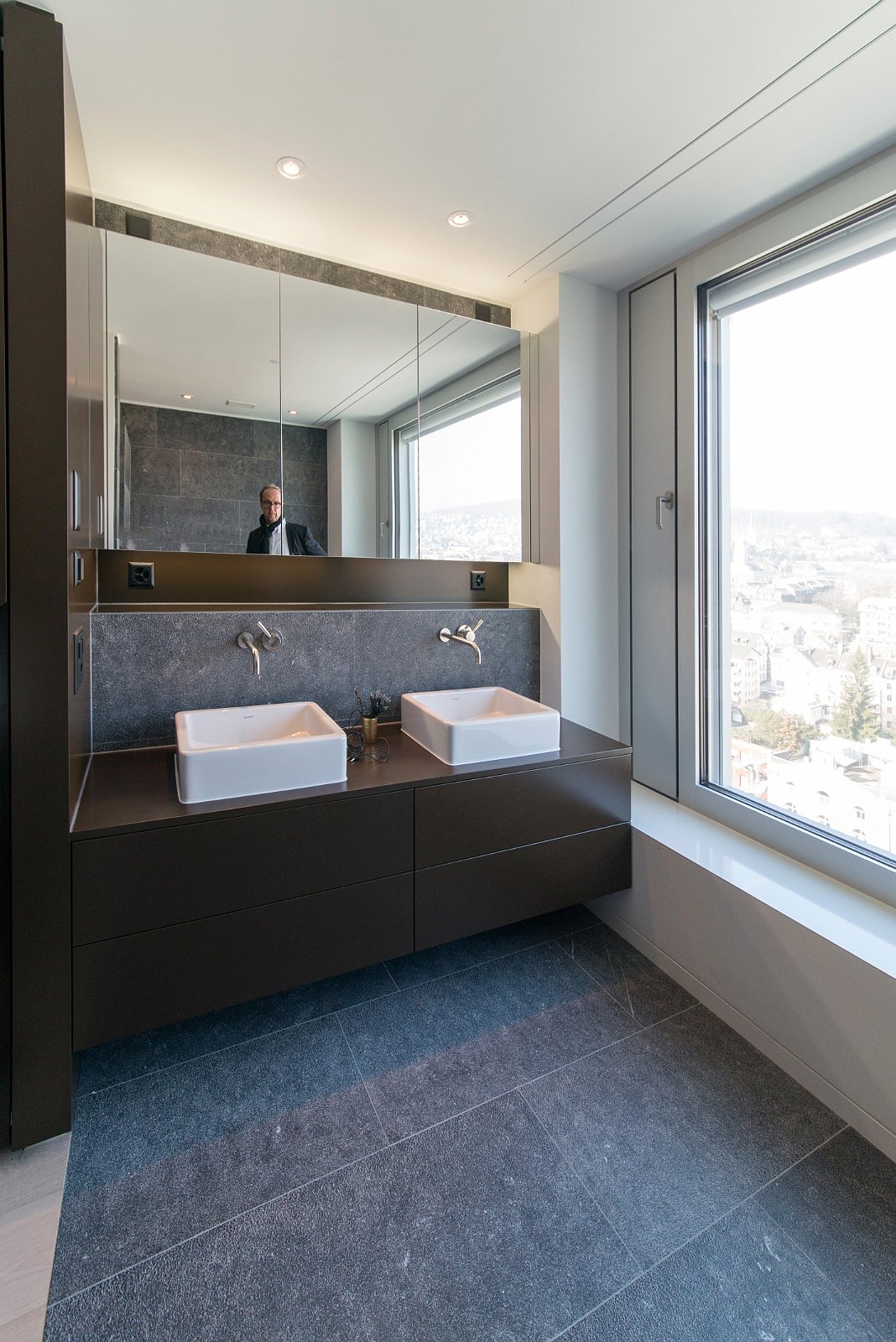 VSI.ASAI | Rundgang im Löwenbräu-Areal Zürich Rundgang und Führung im Löwenbräu-Areal Zürich. Führung durch Stephan Hürlemann, Partner Studio Hannes Wettstein AG und Volker Mencke, Projektleiter Gigon/Guyer Architekten.