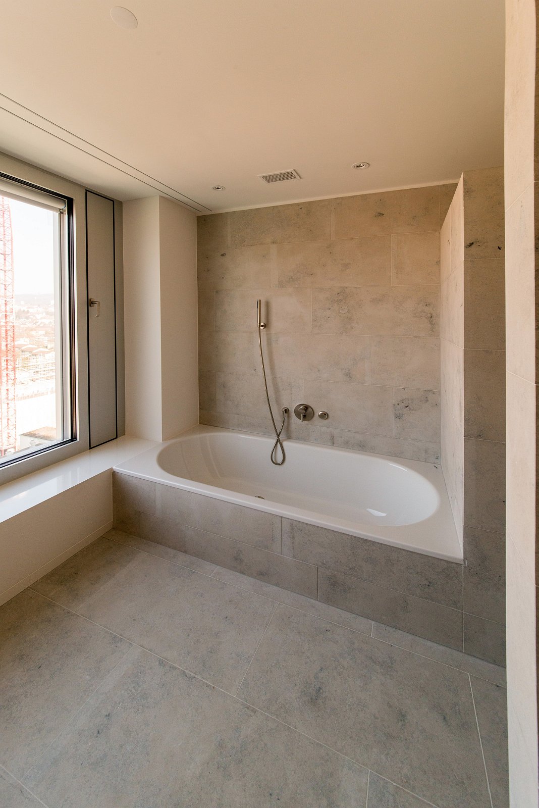 VSI.ASAI | Rundgang im Löwenbräu-Areal Zürich Rundgang und Führung im Löwenbräu-Areal Zürich. Führung durch Stephan Hürlemann, Partner Studio Hannes Wettstein AG und Volker Mencke, Projektleiter Gigon/Guyer Architekten.