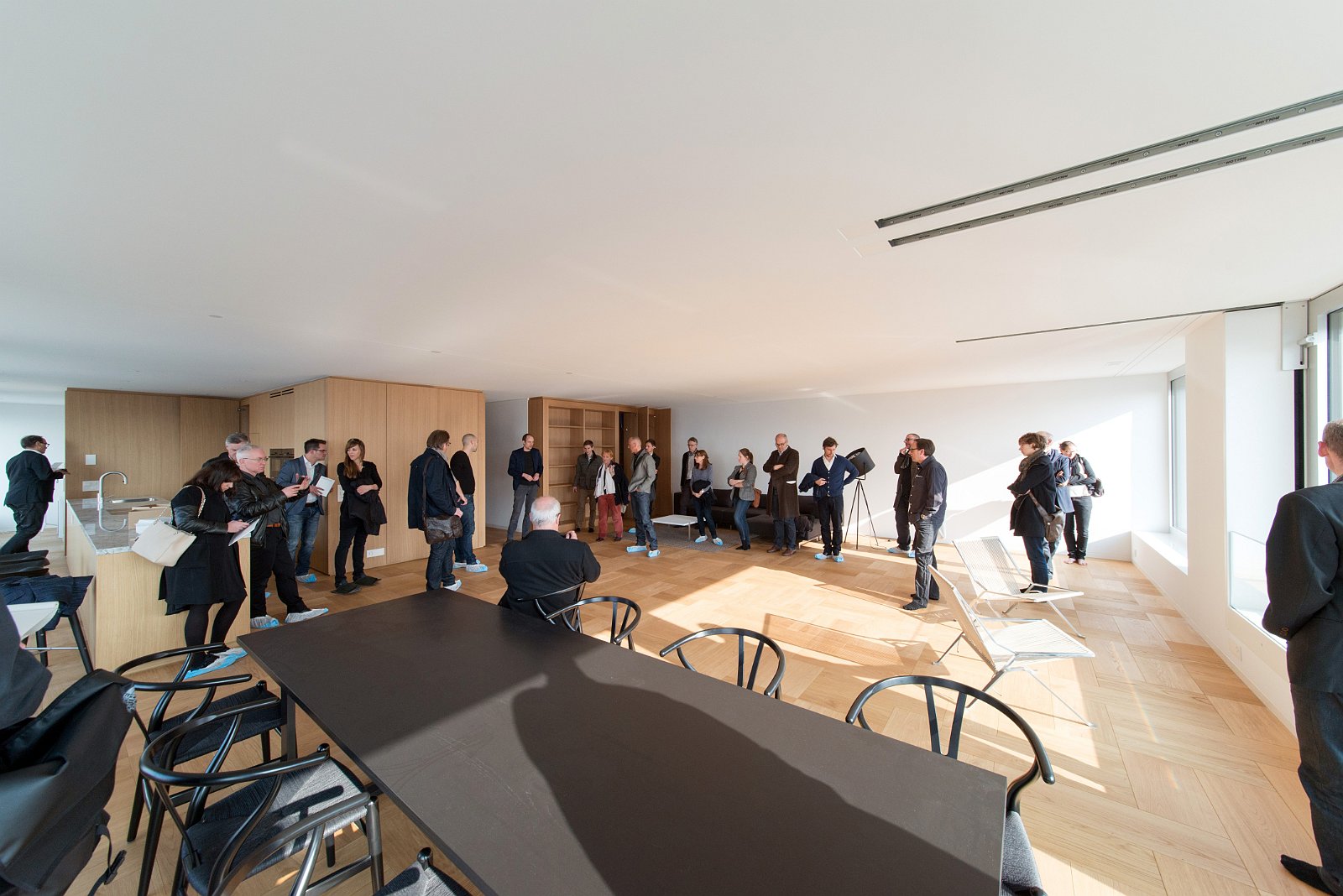 VSI.ASAI | Rundgang im Löwenbräu-Areal Zürich Rundgang und Führung im Löwenbräu-Areal Zürich. Führung durch Stephan Hürlemann, Partner Studio Hannes Wettstein AG und Volker Mencke, Projektleiter Gigon/Guyer Architekten.