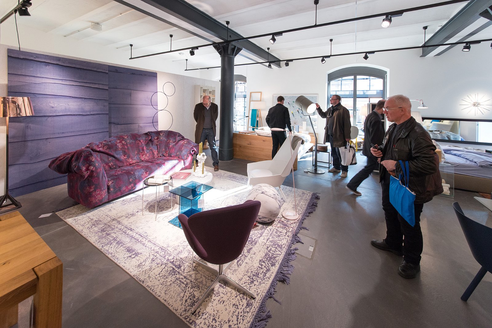 VSI.ASAI | Rundgang im Löwenbräu-Areal Zürich Rundgang und Führung im Löwenbräu-Areal Zürich. Führung durch Stephan Hürlemann, Partner Studio Hannes Wettstein AG und Volker Mencke, Projektleiter Gigon/Guyer Architekten.