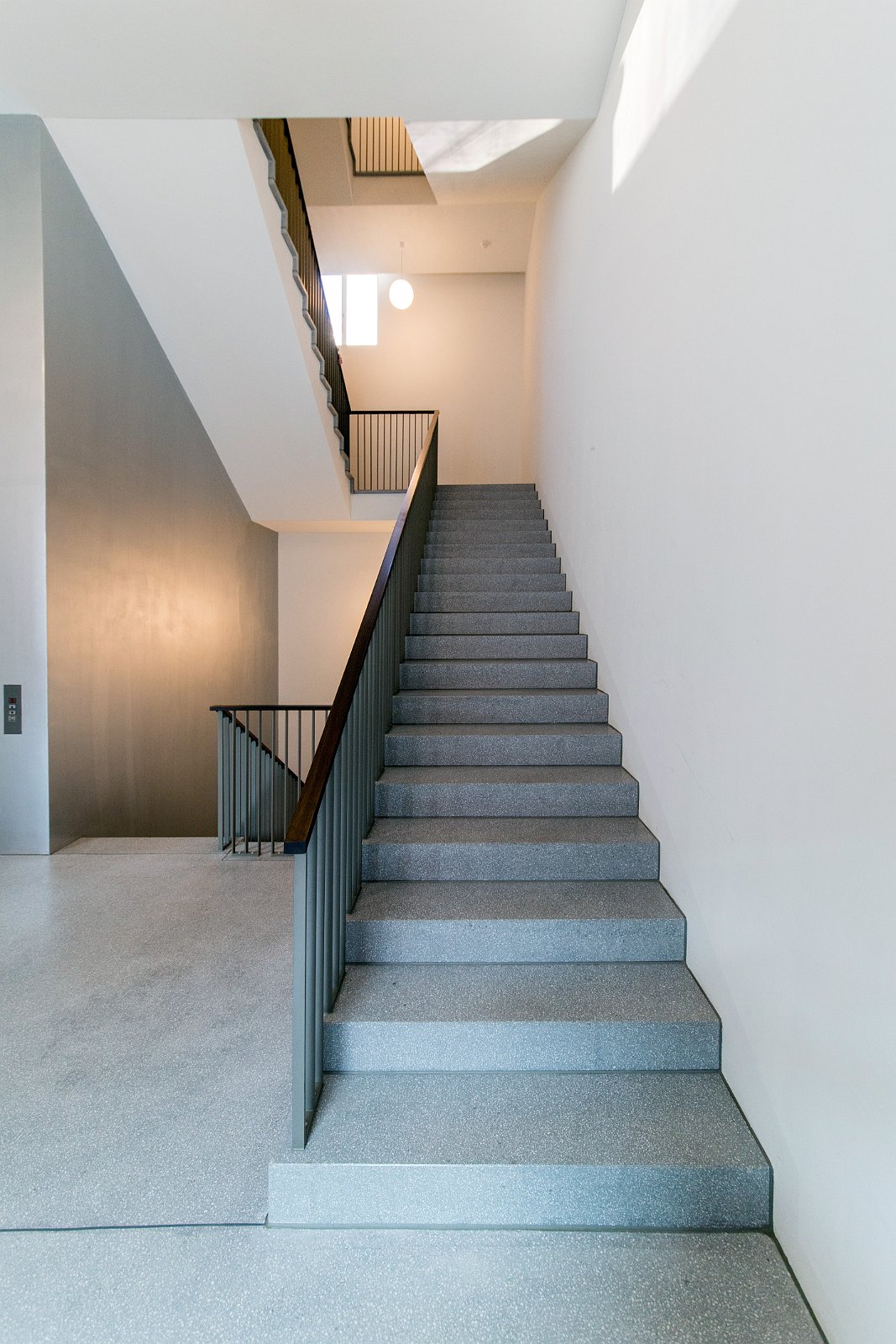 VSI.ASAI | Rundgang im Löwenbräu-Areal Zürich Rundgang und Führung im Löwenbräu-Areal Zürich. Führung durch Stephan Hürlemann, Partner Studio Hannes Wettstein AG und Volker Mencke, Projektleiter Gigon/Guyer Architekten.